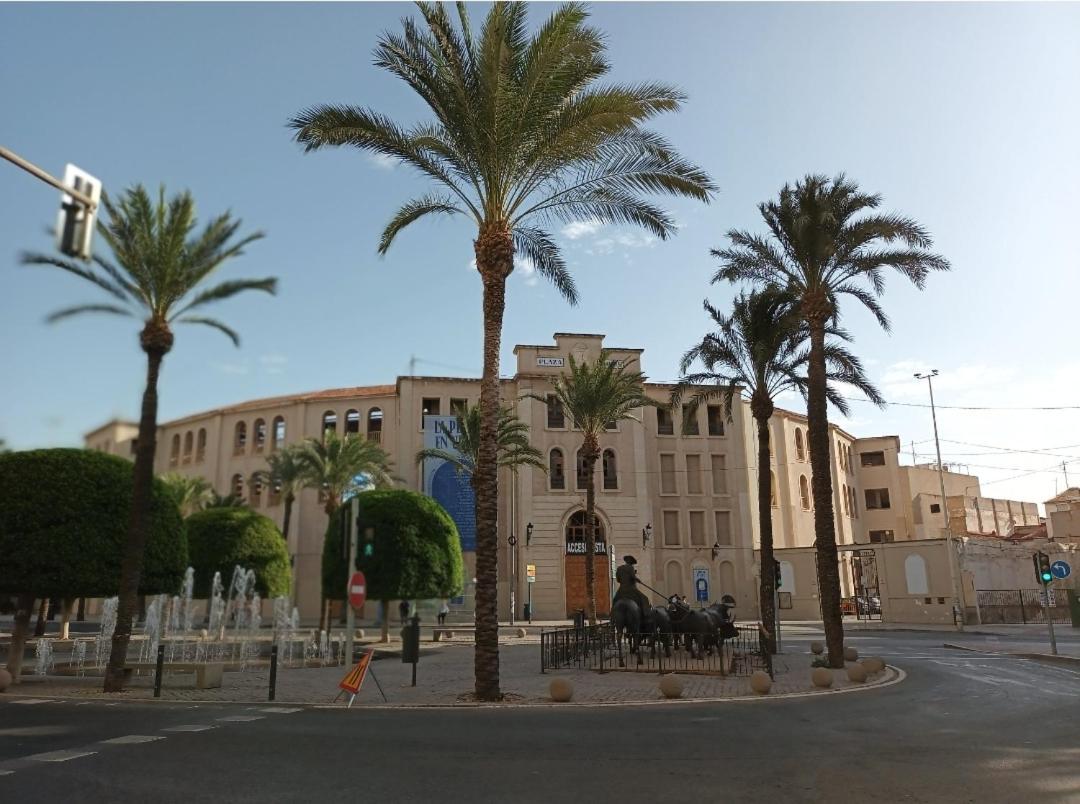 Estudio B Cerca De La Plaza De Toros Alicante Luaran gambar