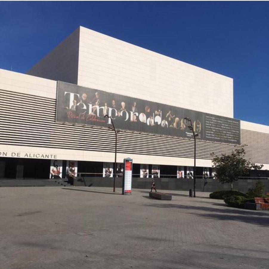 Estudio B Cerca De La Plaza De Toros Alicante Luaran gambar